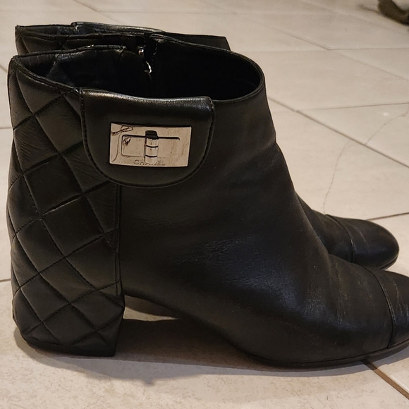 CHANEL LAMBSKIN QUILTED BOOTIES size 10 - Picture 1 of 5